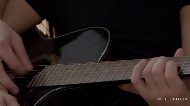 Нежный секс с брюнеткой, которая умеет делать отличный минет #1