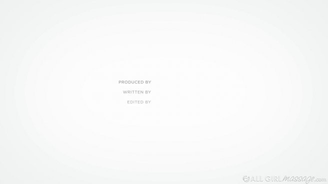 Массажистка возбуждает клиентку и делает ей кунилингус #10