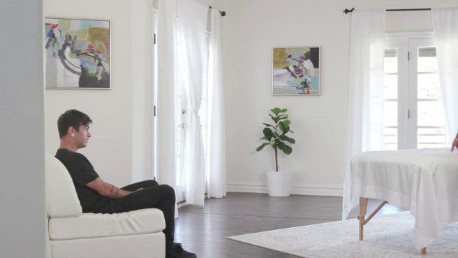 Темнокожая красотка в чулках дала шоколадную киску парню попробовать #1