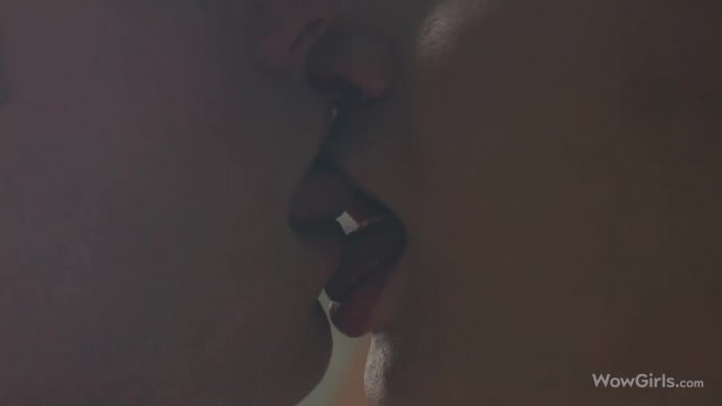 Толстый жезл внутрь розовой пещерки #1