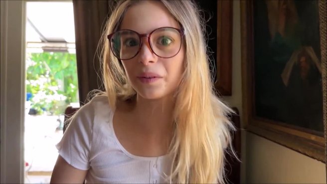 На даче кроме нас с сестрой никого нет... #4