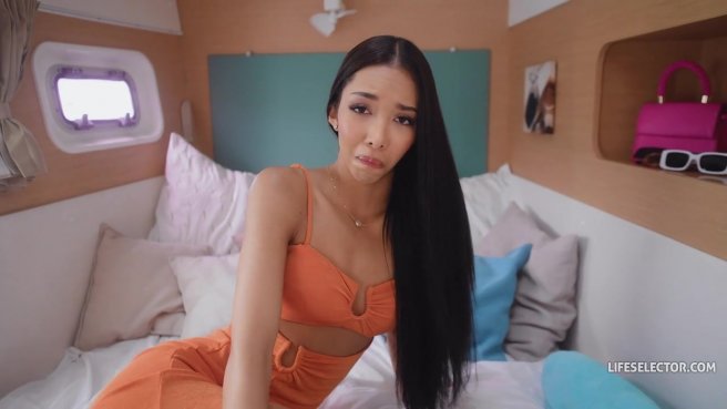 Длинноногая краля пожертвовала своей ароматной пилоткой #1