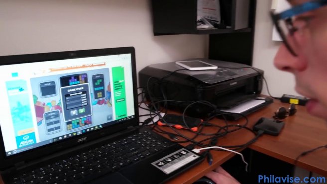 Ботан отвлекся от игры, когда подруга стянула с него шорты и начала сосать член #10